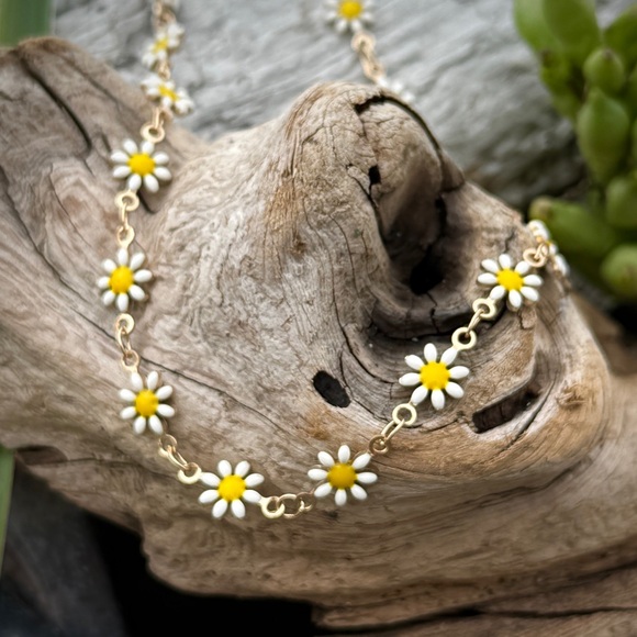 Petite White Daisy Charm Adjustable Gold Chain Choker Necklace - Picture 10 of 10